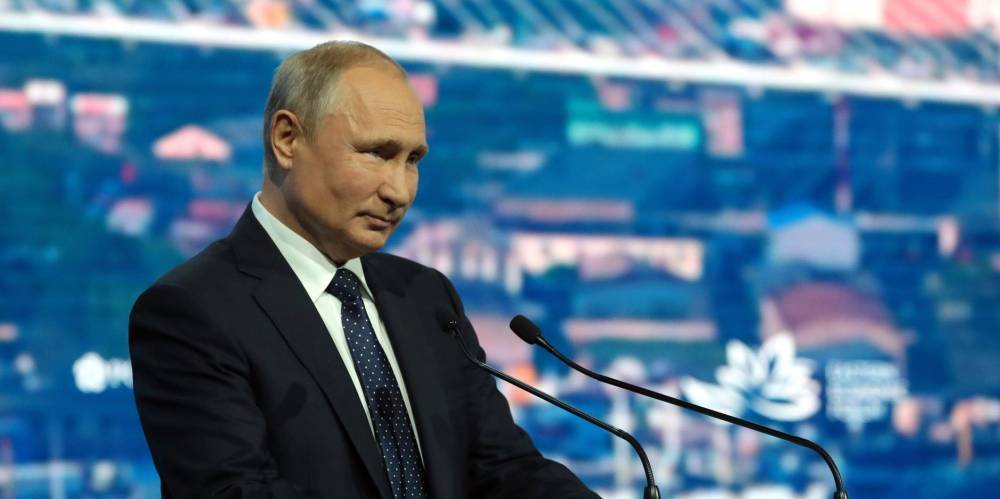 Путин предложил в два раза увеличить выплаты для врачей и учителей в ДФО