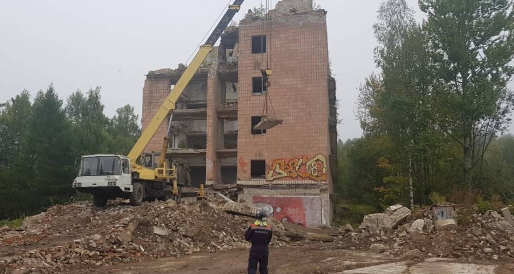 Почти 150 человек разбирают завалы после обрушения здания в Подмосковье