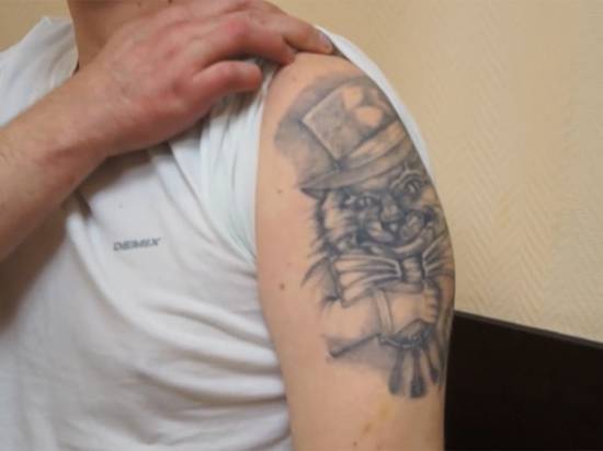 У вора, обокравшего Бондарчука и Миронова, нашли необычную криминальную татуировку