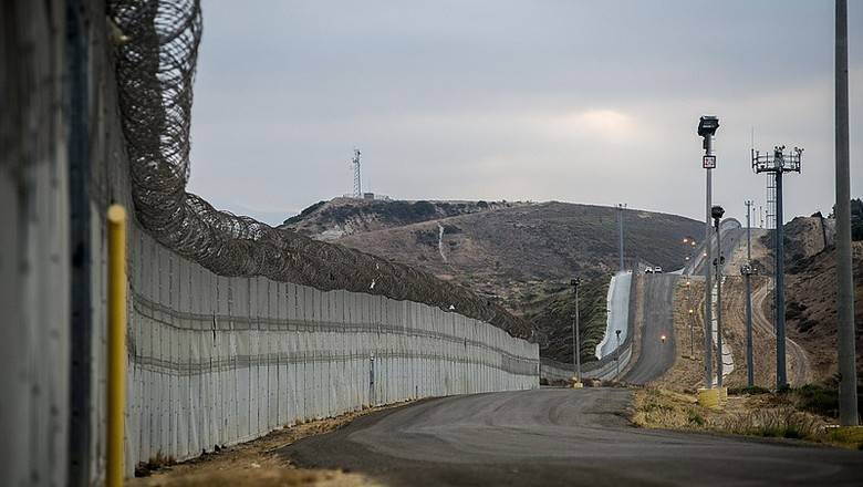 Трамп профинансирует стену на границе с Мексикой из средств на сдерживание России