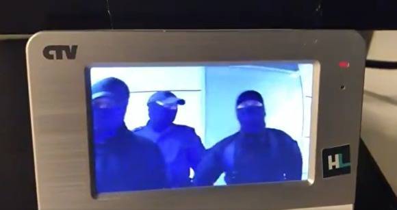 Еще восемь человек задержаны во время обыска в московском штабе Навального