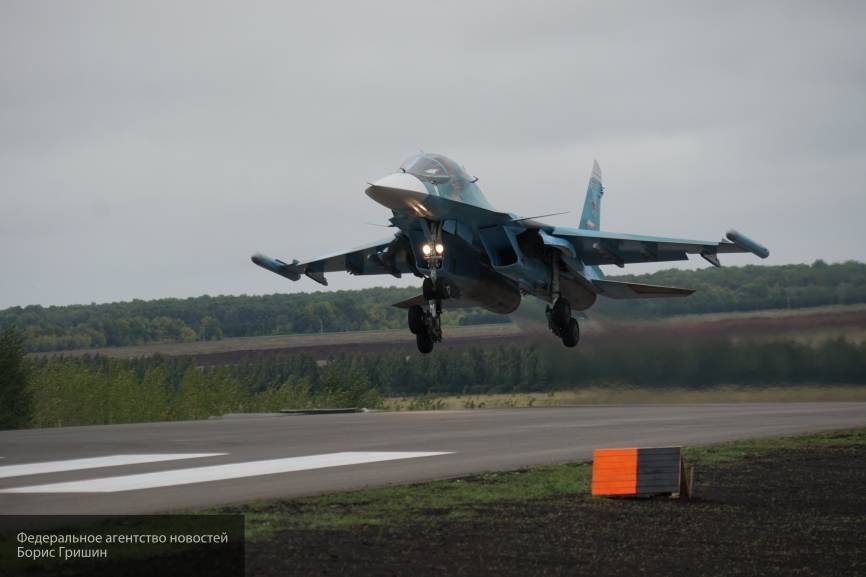 В небе над Липецком столкнулись два истребителя Су-34, пилотам удалось спастись
