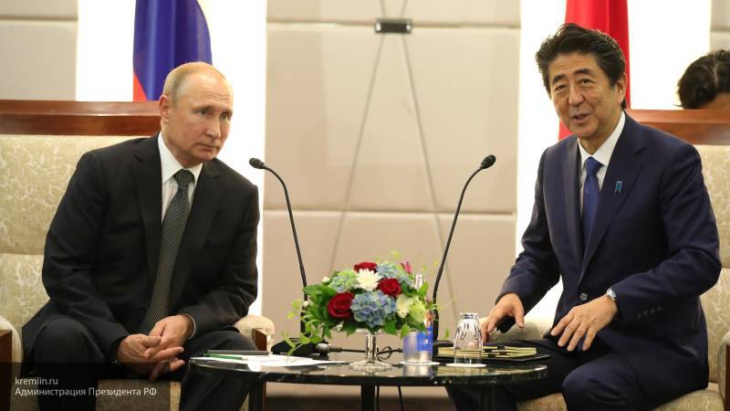 Абэ на переговорах с Путиным подтвердил намерение работать над мирным договором