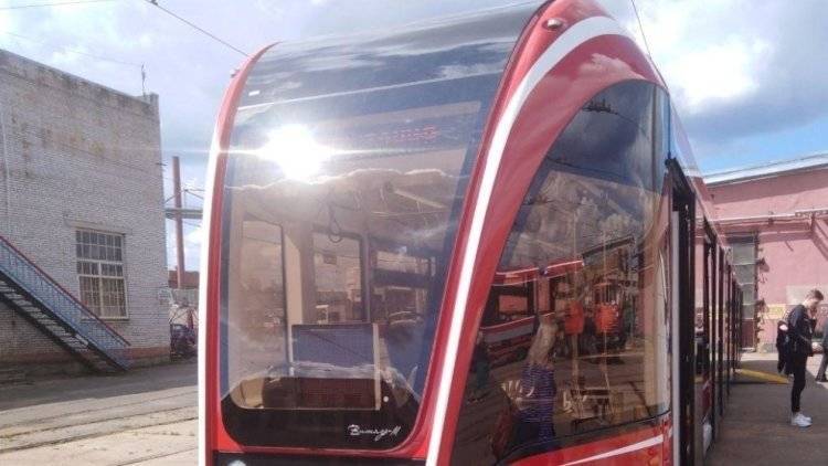 Власти Петербурга ведут переговоры о строительстве трамвайного завода, заявил Беглов