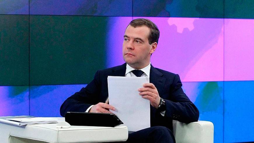 Медведев поручил выделить средства на закупку иностранных лекарств для детей