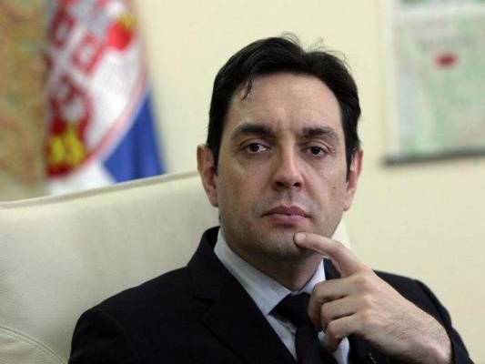 Министр обороны Сербии выступил за разграничение с косовскими албанцами