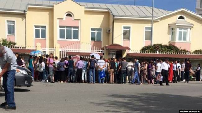 СМИ: Жители Туркмении массово просятся на ПМЖ в Россию