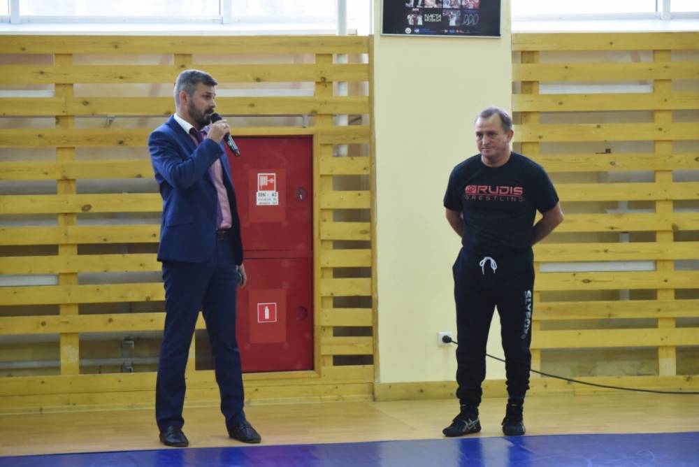 Олимпийский чемпион по вольной борьбе посетил в Сыктывкаре СШОР № 2