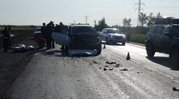 В Зауралье на трассе «Иртыш» при столкновении с фурой разбилась семья из Киргизии