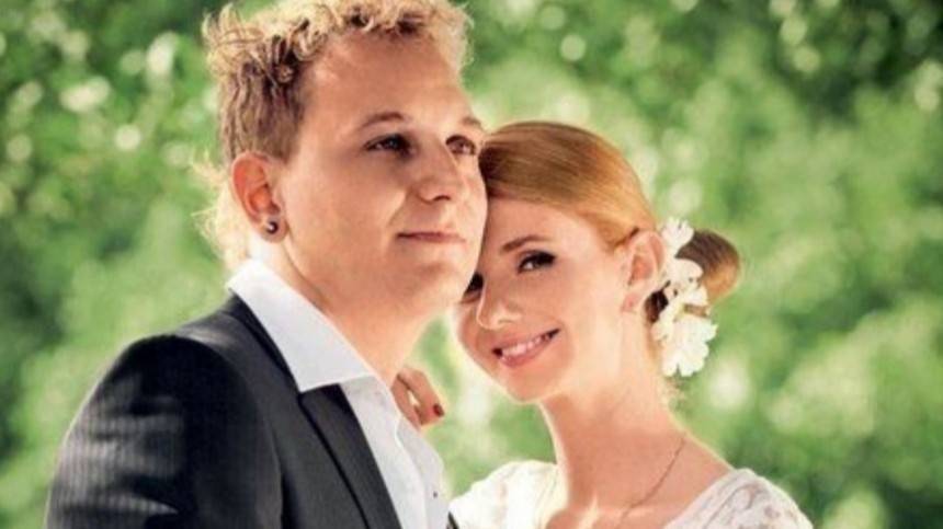 Экс-солистка «Тату» Лена Катина официально развелась с мужем-музыкантом