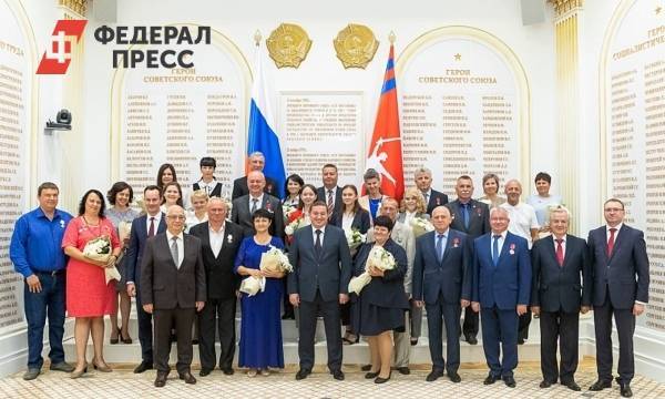 Волгоградский губернатор вручил государственные и трудовые награды
