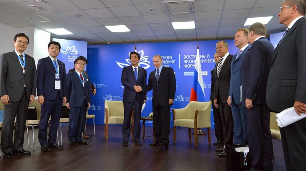 Абэ поблагодарил Путина за содействие в проведении G20 в Осаке