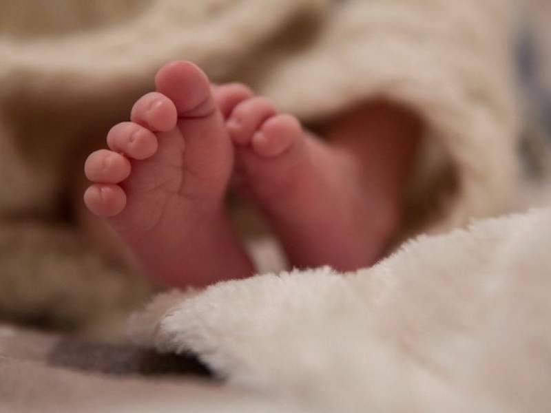 Женщина с мертвым мозгом родила дочь в Польше