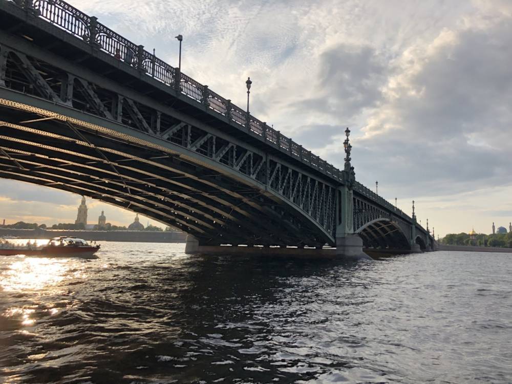 В ночь с 5 на 6 сентября петербургские мосты разведут по графику
