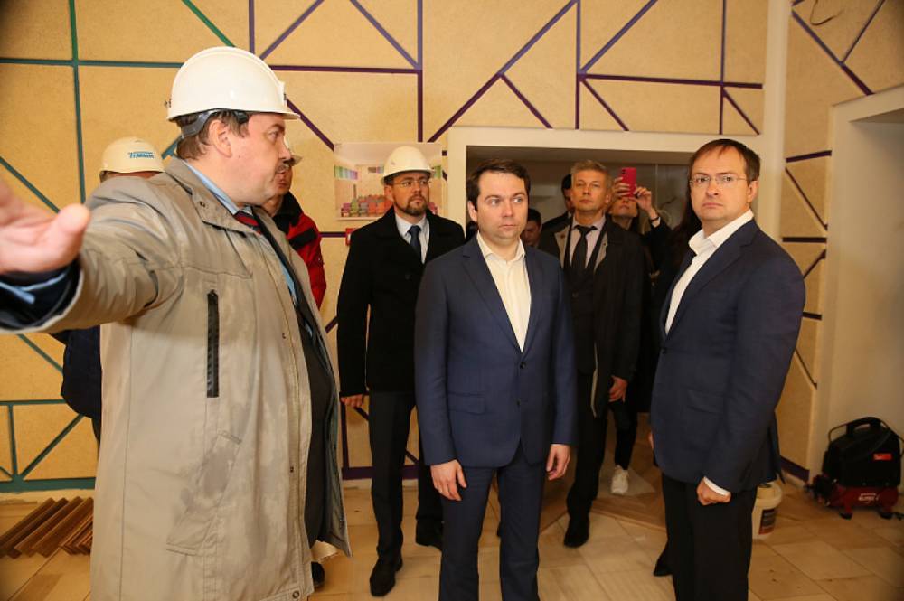 Министр культуры Владимир Мединский посетил площадки строительства двух театров в Мурманске