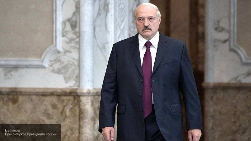 Лукашенко попросил Россию быть Белоруссии "старшим братом"