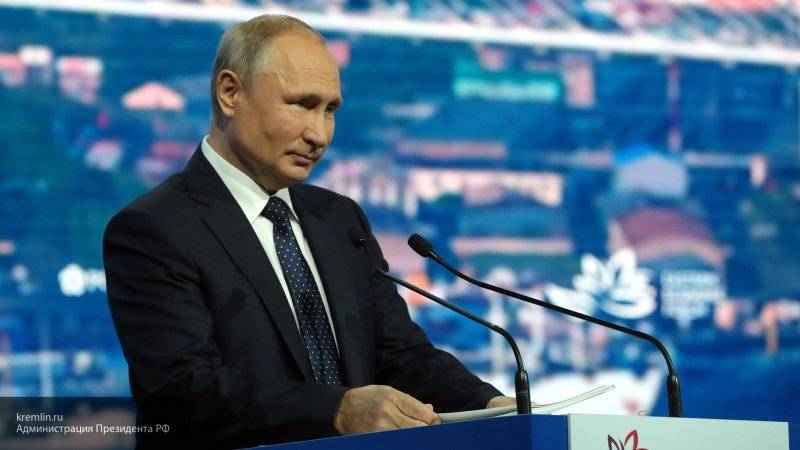 Путин поручил "Роскосмосу" снизить стоимость космических систем и пусков