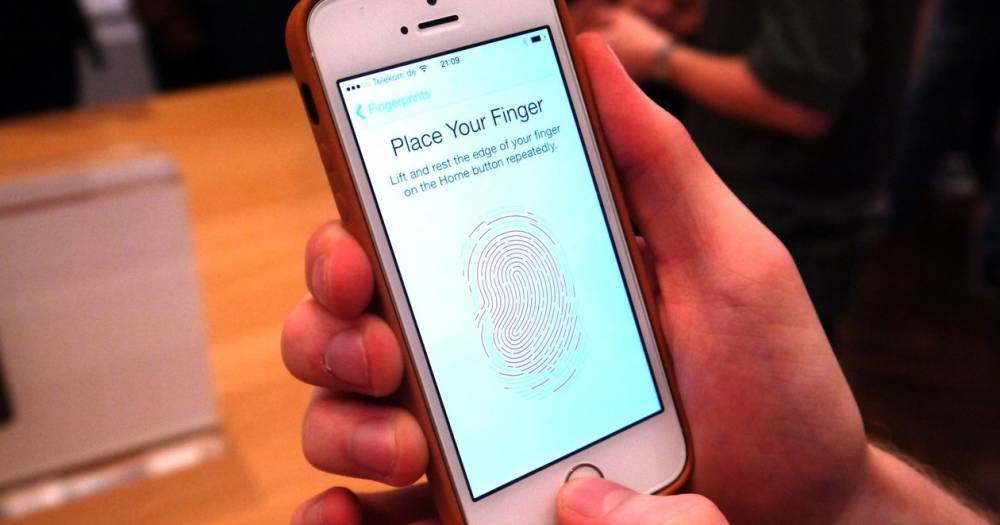 Экраны новых iPhone смогут распознавать отпечатки пальцев
