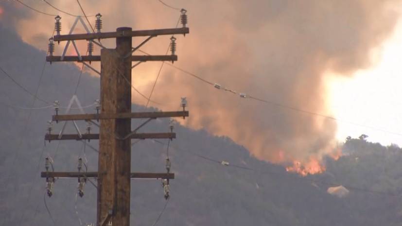 Лесные пожары в Калифорнии дошли до жилых домов