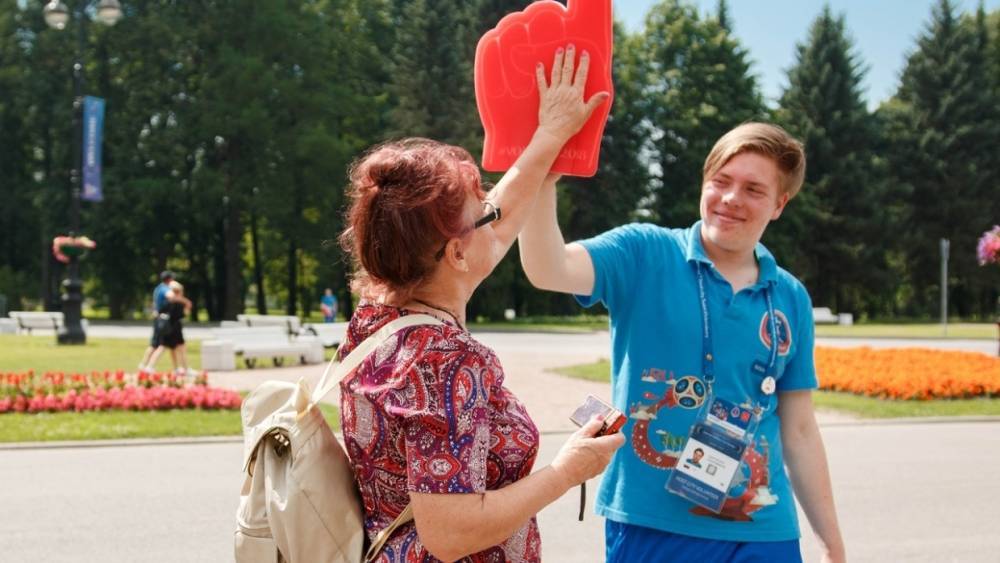 Работать на Евро-2020 в Петербурге мечтают волонтеры из 22 стран мира