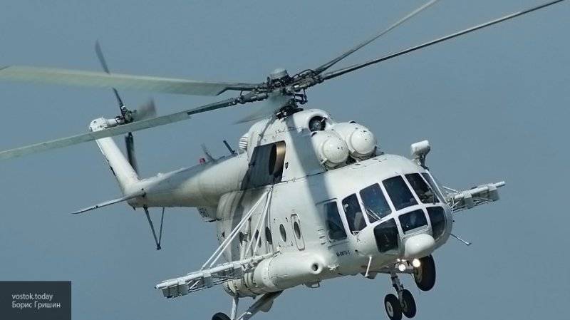 Военный вертолет Ми-8 опрокинулся на взлетно-посадочной полосе в Саратовской области