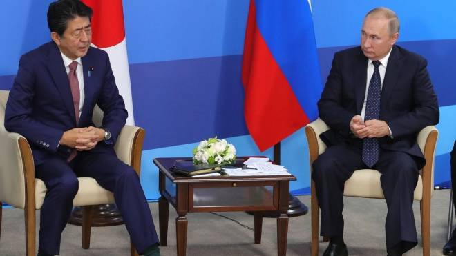 Абэ призвал Путина «сделать все» для заключения мирного договора между РФ и Японией