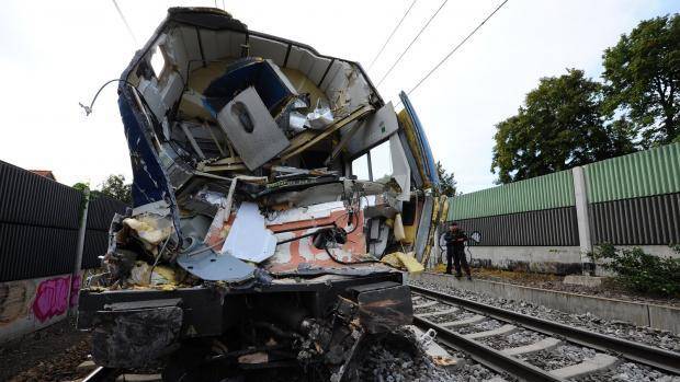 Восемь человек пострадали в столкновении поезда с грузовиком в Чехии