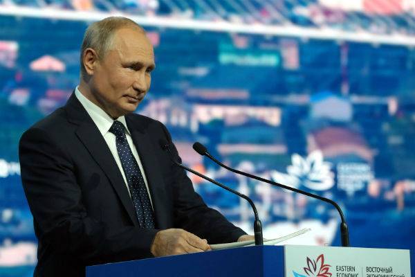 Путин пообещал смягчить наказания за экономические преступления