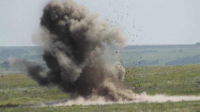 В Донбассе на собственной мине подорвался «КамАЗ» ВСУ