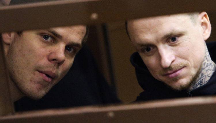 Футболистов Кокорина и Мамаева досрочно освободили из колонии за пропаганду ЗОЖ