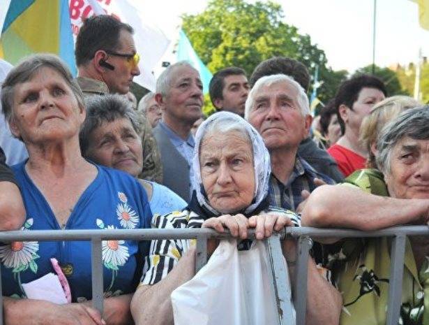Депутат Киевсовета предложил бросить украинских бабушек против «зеленых человечков»