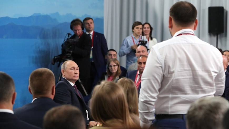 Ипотека, образование и льготные авиабилеты: о чем Путин говорил с общественностью