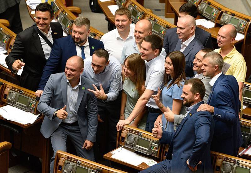 Лишившимся неприкосновенности украинским депутатам померещился Путин