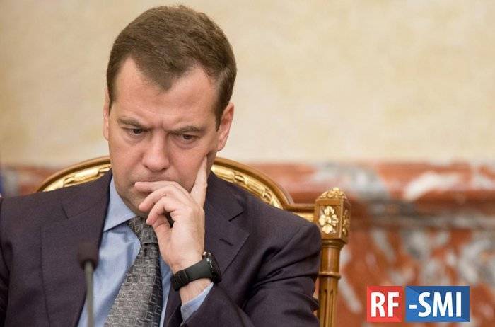 У российского премьера Д. Медведева снова ничего не складывается