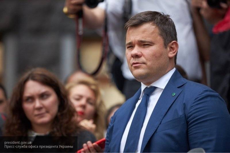 Появилось видео кривляний Богдана и реакции Зеленского за спиной Порошенко