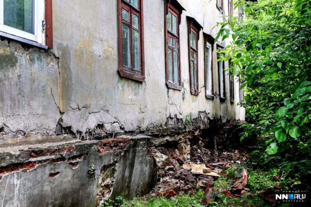 Правительство Петербурга намерено привлечь 240 млн рублей для расселения аварийных домов