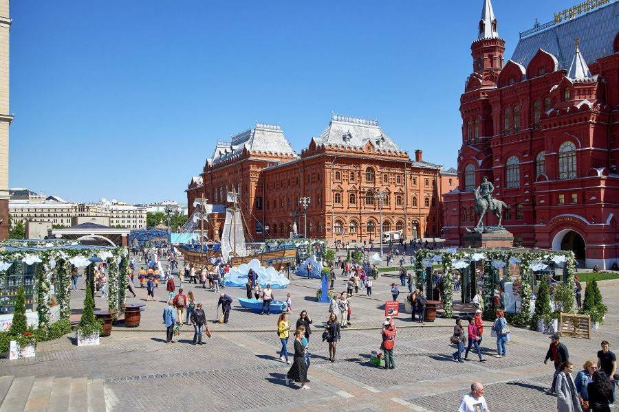Почти 200 бесплатных экскурсий пройдет на Тверской в День города