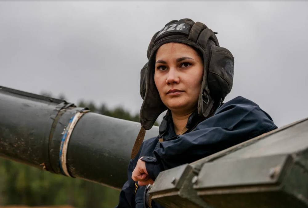 Видео: женский экипаж принял участие в стрельбах в честь Дня танкиста