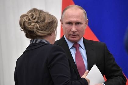 Путин поговорил с Памфиловой после нападения на ее дом