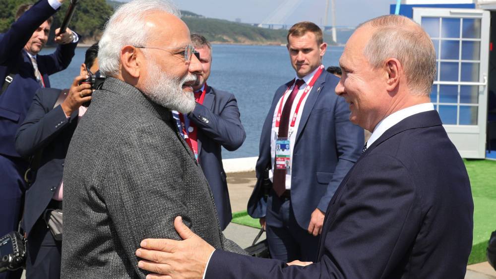 Путин пригласил Моди посетить Парад Победы в 2020 году