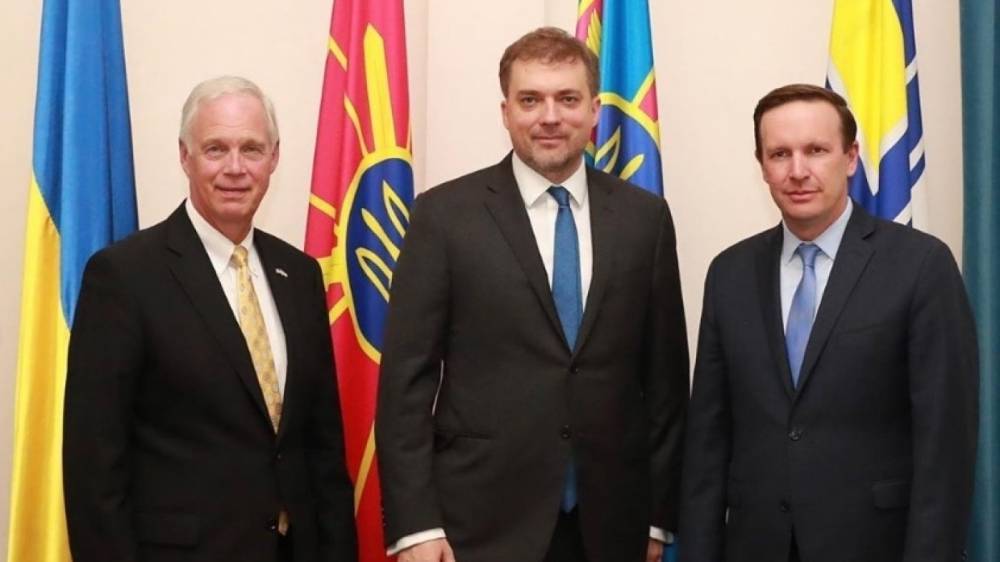 Невъездные в РФ сенаторы США встретились с украинскими силовиками