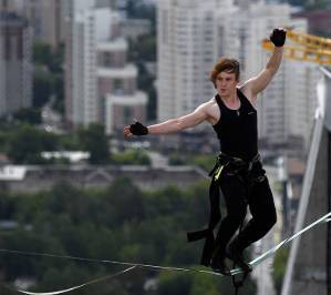 В Москве установлен мировой рекорд по хождению по канату на высоте