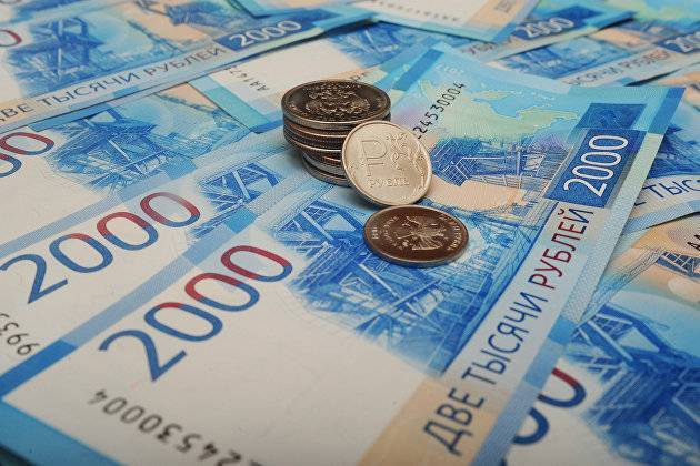 Рубль растет против доллара и евро в начале дня в ожидании решения ЦБ РФ по ставке