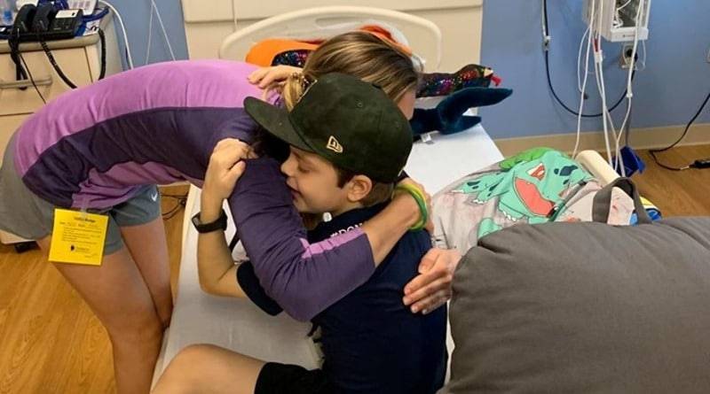 Медсестра спасла жизнь 8-летнего мальчика, пожертвовав ему часть своей печени