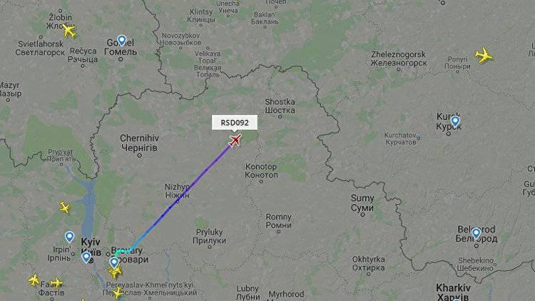 Самолет с освобожденными россиянами направляется в Москву