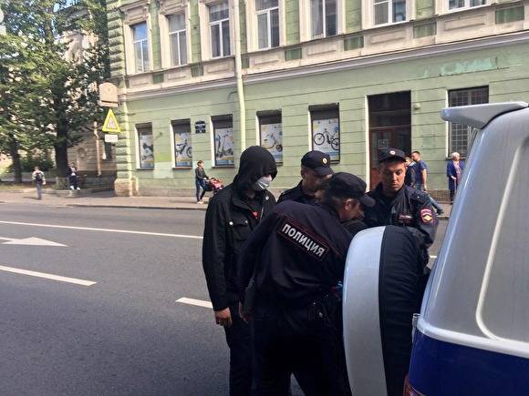 В штаб Навального в Петербурге накануне выборов пришла полиция в поисках бюллетеней