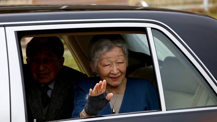 Почётной императрице Японии проведут операцию по удалению рака груди