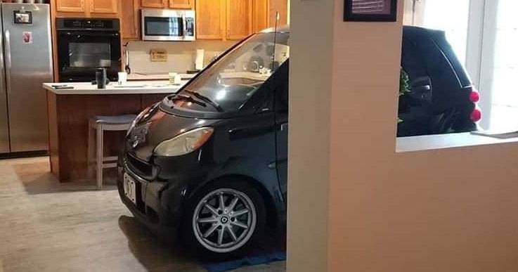 Автомобиль спрятали на&nbsp;кухне, чтобы спасти от&nbsp;урагана «Дориан»