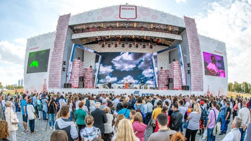 Концерты, спектакли и фестивали: что приготовили парки и музеи Москвы ко Дню города