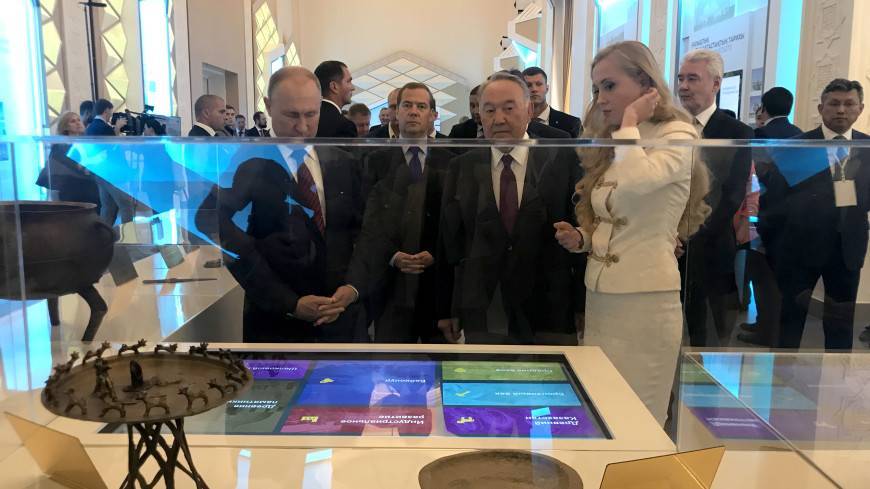 Путин и Назарбаев посетили отреставрированный павильон «Казахстан» на ВДНХ